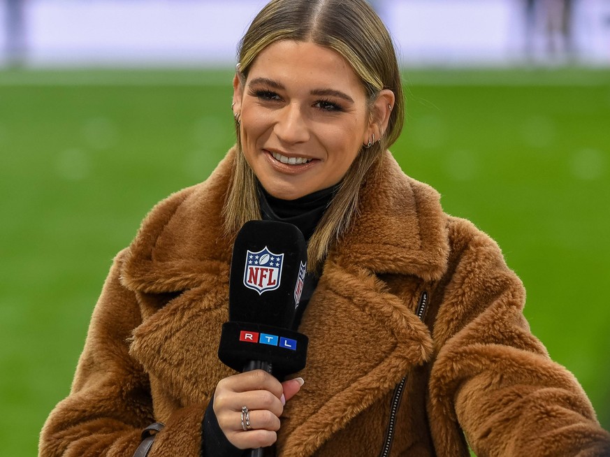 Jana Wosnitza RTL Moderatorin, Indianapolis Colts vs. New England Patriots, American Football, National Football League, Week 10, Saison 2023, 12.11.2023, Indianapolis Colts vs. New England Patriots,  ...