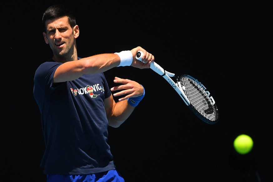 TENNIS NOVAK DJOKOVIC, Novak Djokovic of Serbia is seen in action during a training session at Melbourne Park in Melbourne, Wednesday, January 12, 2022. ACHTUNG: NUR REDAKTIONELLE NUTZUNG, KEINE ARCHI ...