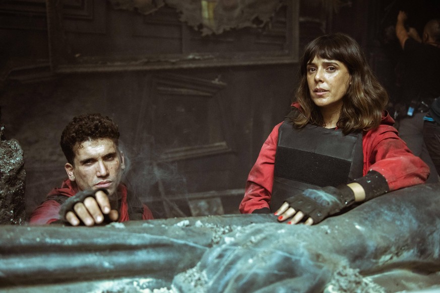 Jaime Lorente, Belen Cuesta, Money Heist Season 5 2021 Credit: Tamara Arranz / Netflix / The Hollywood Archive PUBLICATIONxINxGERxSUIxAUTxONLY Copyright: xTAMARAxARRANZ/NETFLIXx 34191-018THA The Holly ...