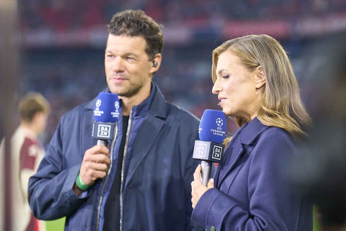 Laura WONTORRA, sports presenter, reporter, woman, moderator, TV, television, Ex Fussballprofi, DFB Kapitaen Michael BALLACK, in the group league match FC BAYERN MUENCHEN - DINAMO ZAGREB 9-2 of footba ...