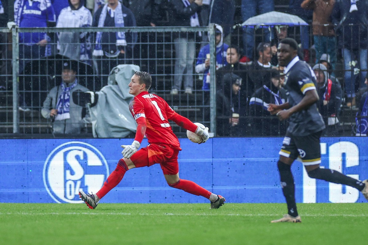 12.10.2024, Fussball, Saison 2024/2025, Testspiel, FC Aarau - FC Schalke 04, Ron-Thorben Hoffmann FC Schalke 04 Aarau Br�gglifeld Deutschland xRHR-FOTO/TRx *** 12 10 2024, Football, Season 2024 2025, ...