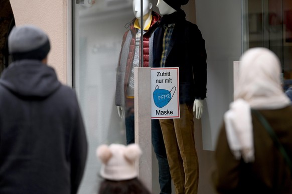 Geschäft in Salzburg mit Hinweis auf die Maskenpflicht.