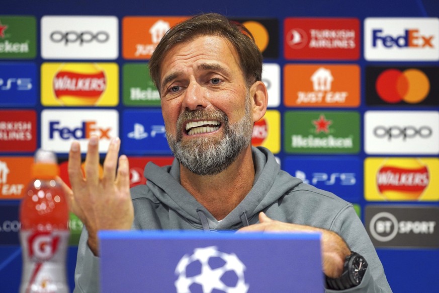 dpatopbilder - 20.02.2023, Großbritannien, Liverpool: Fußball: vor dem Champions League, FC Liverpool - Real Madrid, Pressekonferenz Liverpools: Jürgen Klopp, Trainer des FC Liverpool, reagiert auf di ...