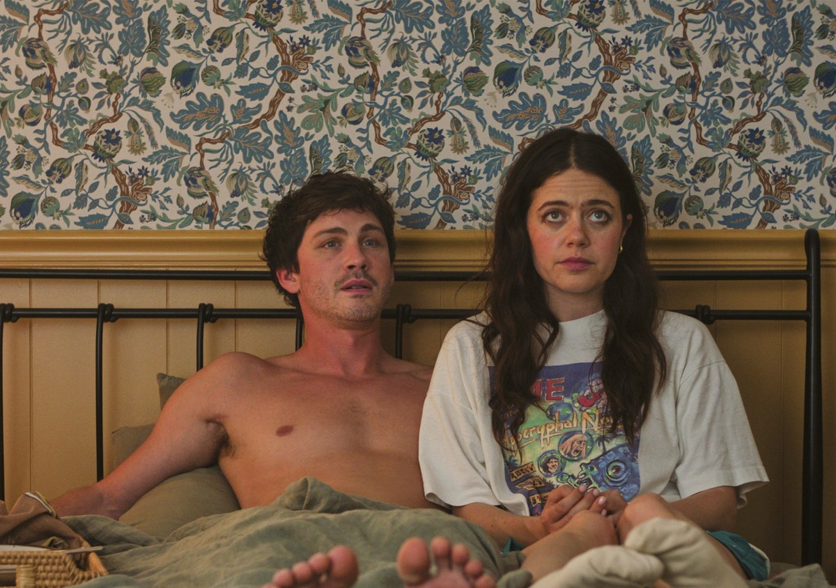 This image released by Sony Pictures Classics shows Logan Lerman, left, and Molly Gordon in a scene from &quot;Oh, Hi!&quot; (Sony Pictures Classics via AP)