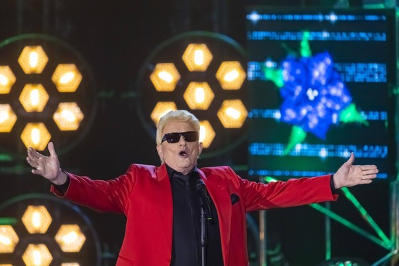 Der Sänger Heino bei seinem Auftritt auf der Bühne. 50 Jahre ZDF Hitparade, Jübiläums Show des TV-Klassikers mit Schlagern und Hitparaden Künstlern, Aufzeichnung in der Baden-Arena in Offenburg, Baden ...