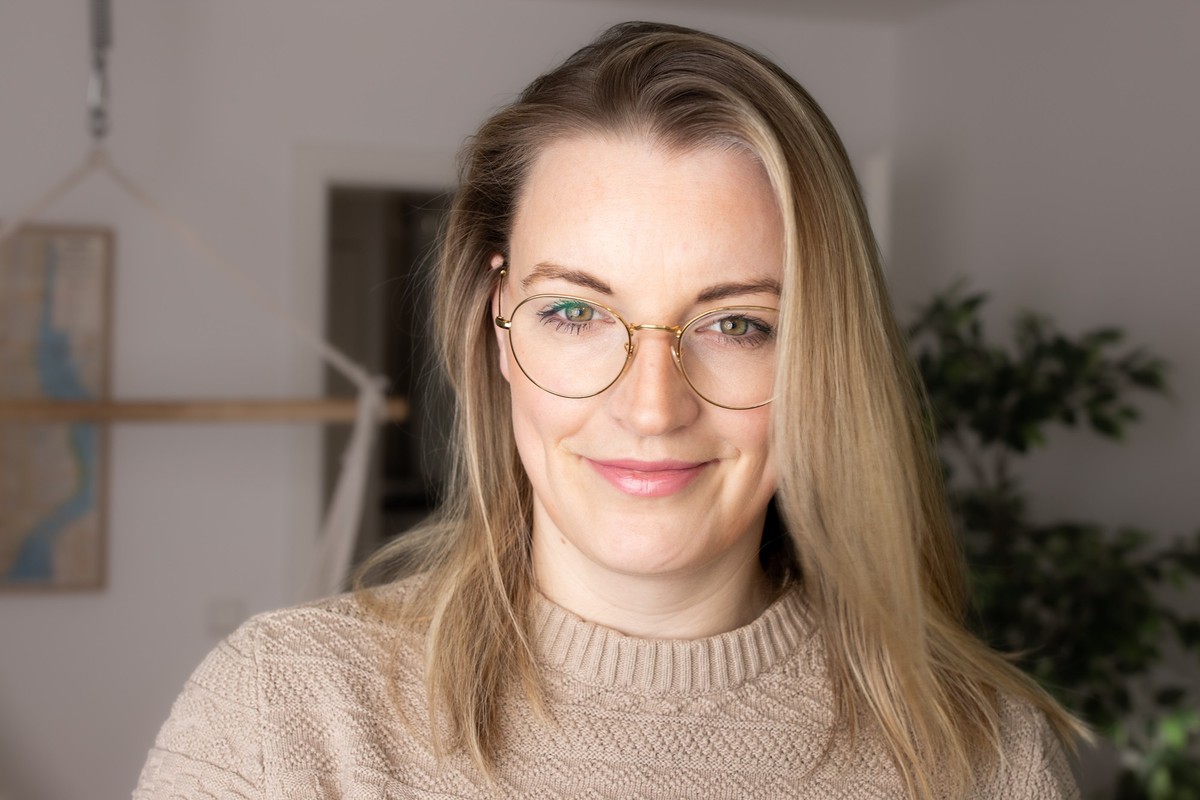 Coaching wird offensiv auf Social Media beworben. Dabei handelt sich teilweise um Life Coaches, die Menschen Beratung anbieten, zum Beispiel im Bereich Business. Ein Coach verkauft auch Ausbildung an ...