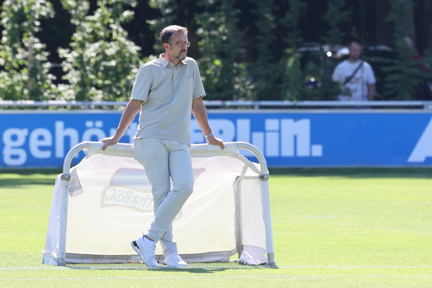 22.06.2022, Sportforum, Berlin, DEU, DFL, 1. FBL Hertha BSC, Training, im Bild Fredi Bobic (Geschaeftsfuehrer, Hertha BSC Berlin) DFL - regulations prohibit any use of Photographs as image sequences a ...