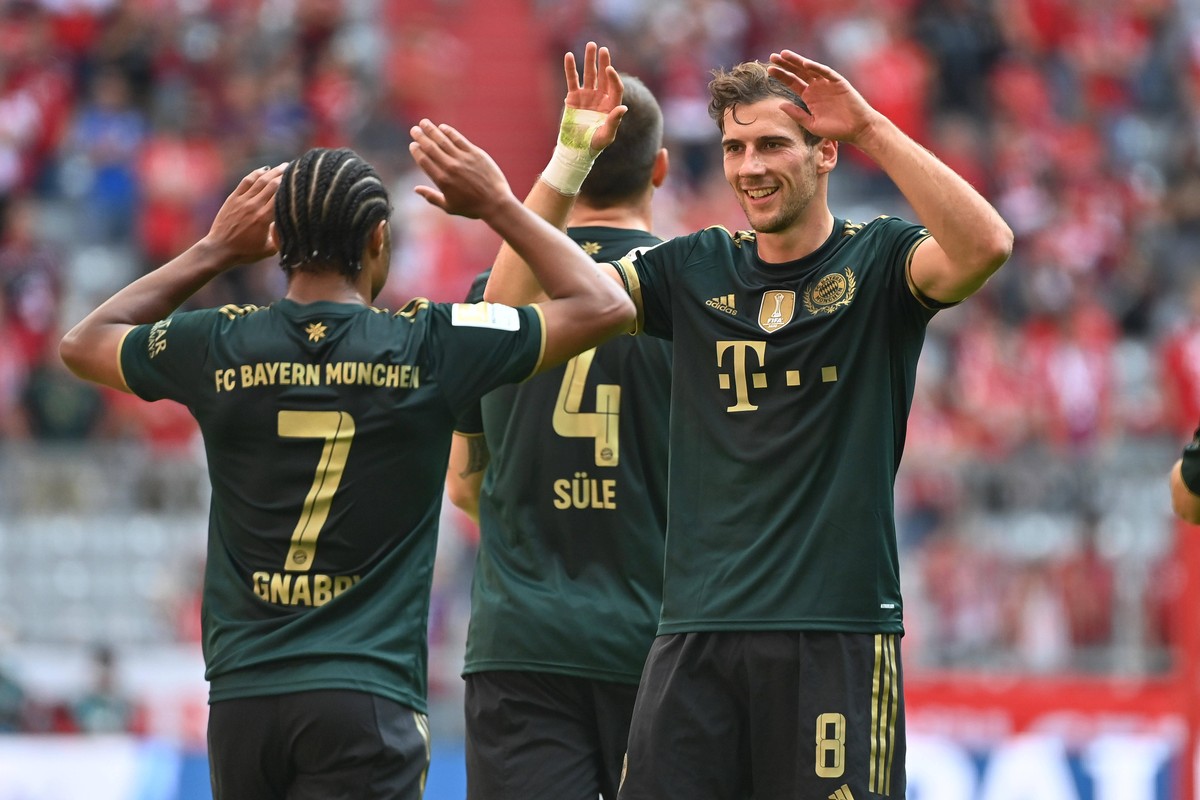 Torjubel v.li:Serge GNABRY FC Bayern Muenchen, Leon GORETZKA Bayern Muenchen, Jubel,Freude,Begeisterung, Aktion. Fussball 1. Bundesliga Saison 2021/2022, 5.Spieltag, Spieltag05. FC Bayern Muenchen-VFL ...