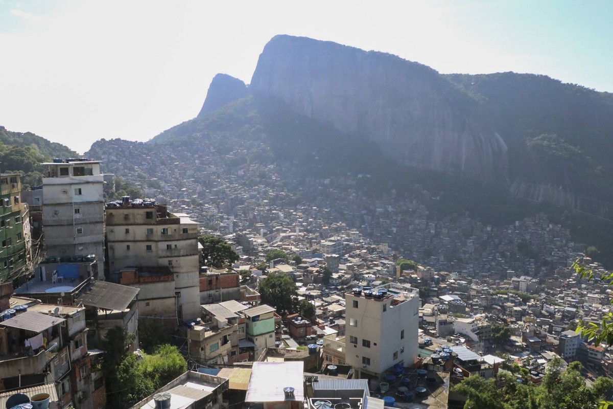 Rio de janeiro rj, 12/17/2024 favela/rocinha/operation/police/rj - around 400 military police officers, from 11 battalions, began an operation in rocinha, in sao conrado, in the south zone of rio, thi ...