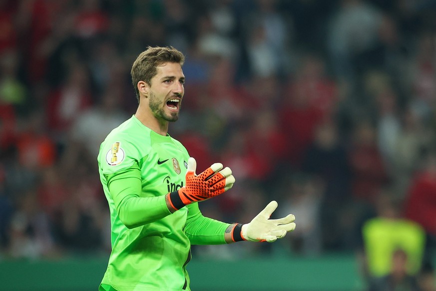 ARCHIV - 03.06.2023, Berlin: Fußball: DFB-Pokal, Finale, RB Leipzig - Eintracht Frankfurt im Olympiastadion. Frankfurts Torhüter Kevin Trapp reagiert. Eine Station im Ausland braucht der Torhüter nich ...