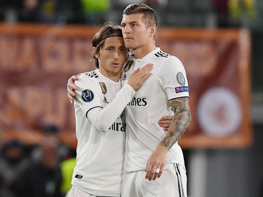 IPP20181127 Football - soccer: UEFA Champions League 2018/2019, AS Rom - Real Madrid, l abbraccio tra Luka Modric e Toni Kroos (Verwendung nur in Deutschland - GERMANY ONLY) *** IPP20181127 Football s ...