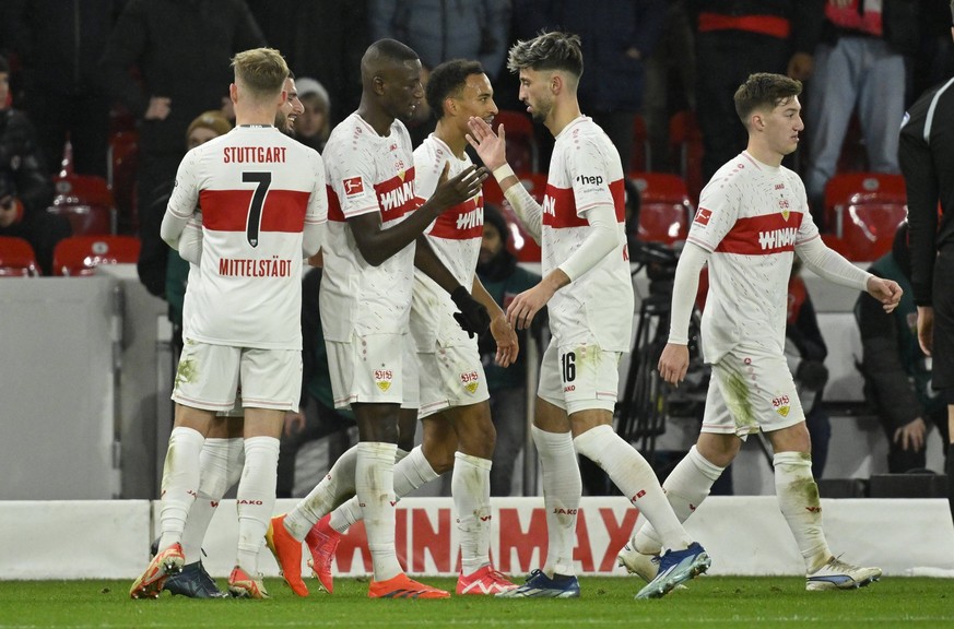 TOR zum 2:0 Serhou Guirassy VfB Stuttgart 09 Torjubel Deniz Undav VfB Stuttgart 26 Maximilian Mittelstaedt VfB Stuttgart 07 Angelo Stiller VfB Stuttgart 06 Atakan Karazor VfB Stuttgart 16 Jamie Leweli ...