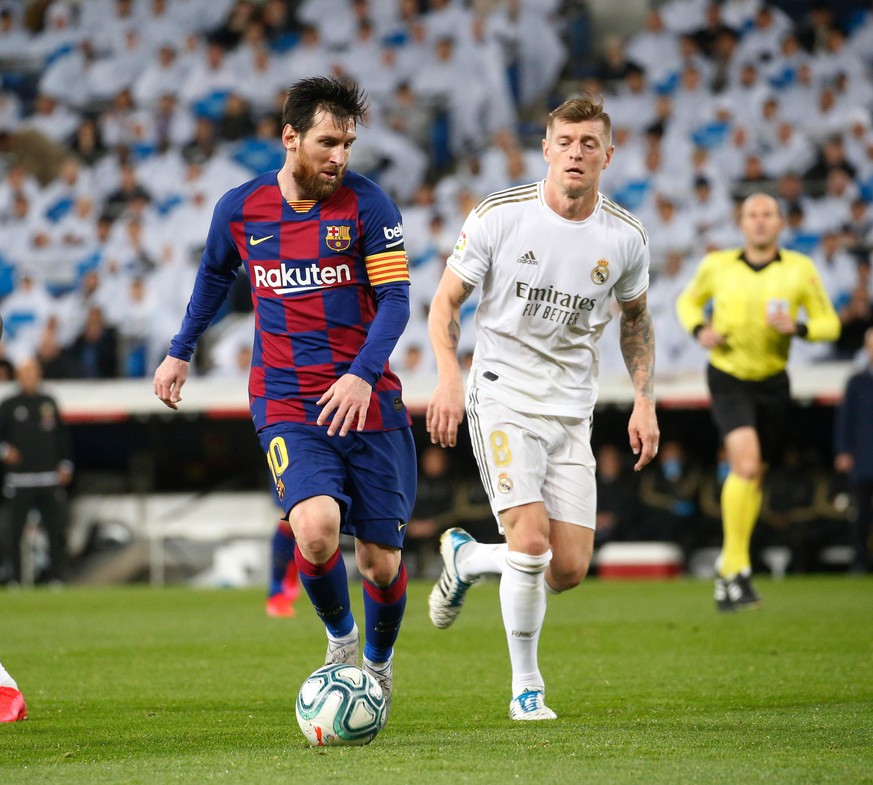 firo : 01.03.2020 Fu?ball, Fussball,Saison 2019/2020, LA LIGA, EL CLASICO, Real Madrid - FC Barcelona Lionel Messi and Toni Kroos