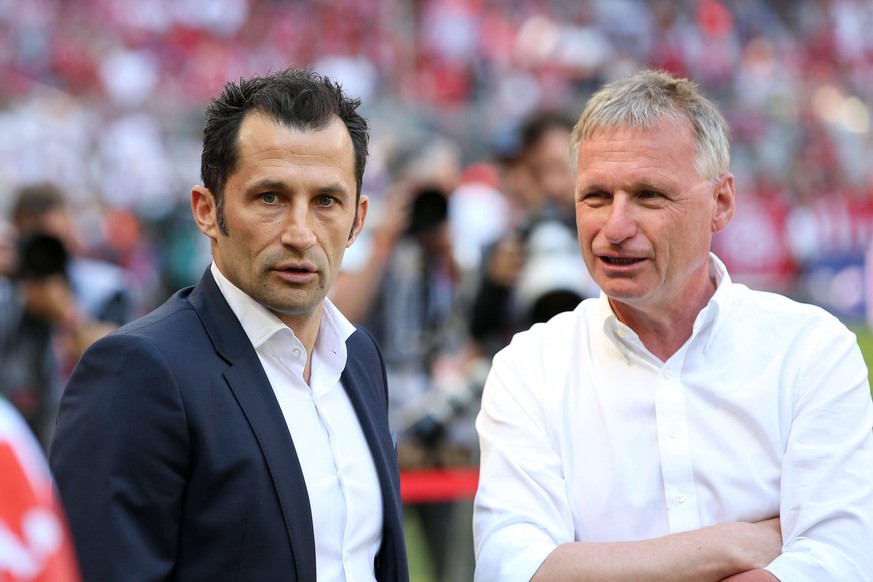 l-r: Sportdirektor Hasan Salihamidzic (FC Bayern Muenchen) und Vorstand Michael Reschke (VfB Stuttgart), FC Bayern Muenchen vs. VfB Stuttgart, Fussball, 1.Bundesliga, 12.05.2018 Muenchen Bayern Deutsc ...