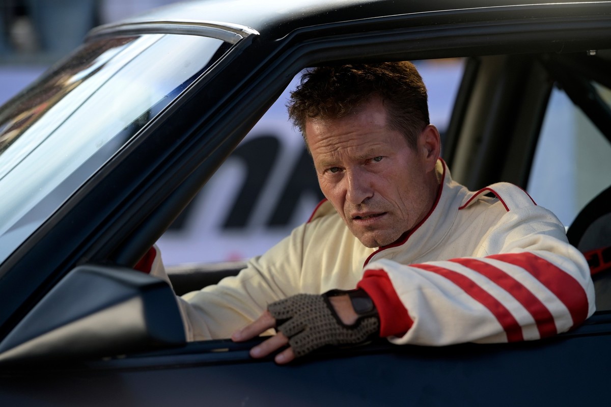 HANDOUT - 02.08.2022, ---: Til Schweiger als Bertie in einer Szene des Films &quot;Manta Manta - Zwoter Teil&quot; (undatierte Filmszene). Der Film kommt am 30.03.2023 in die deutschen Kinos. (zu dpa- ...