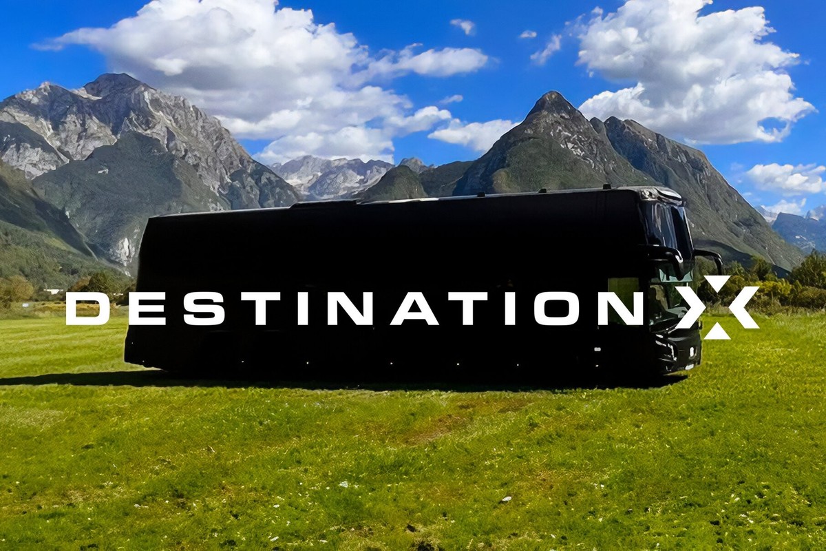 Ein Roadtrip durch ganz Europa. Ein Abenteuer voller kleiner Hinweise und trügerischer Bilder. Eine Schnitzeljagd, bei der sich acht Prominente ständig die EINE Frage stellen: Wo bin ich?
In der neue ...
