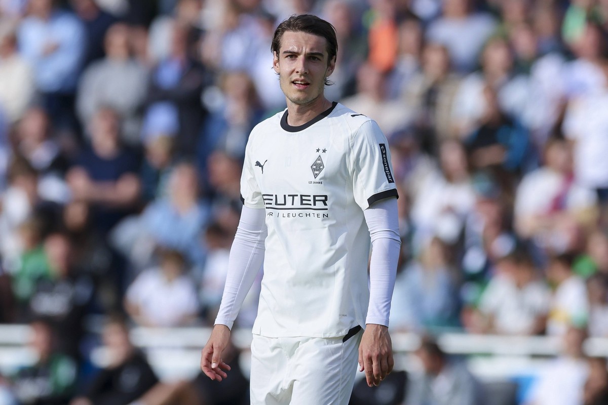 Florian Neuhaus Borussia Moenchengladbach schaut enttaeuscht, Friendly match, FC Eintracht Rheine vs Borussia Moenchengladbach, OBI-Arena am 21. May 2025 in Rheine, Deutschland. Foto von Marco Steinbr ...