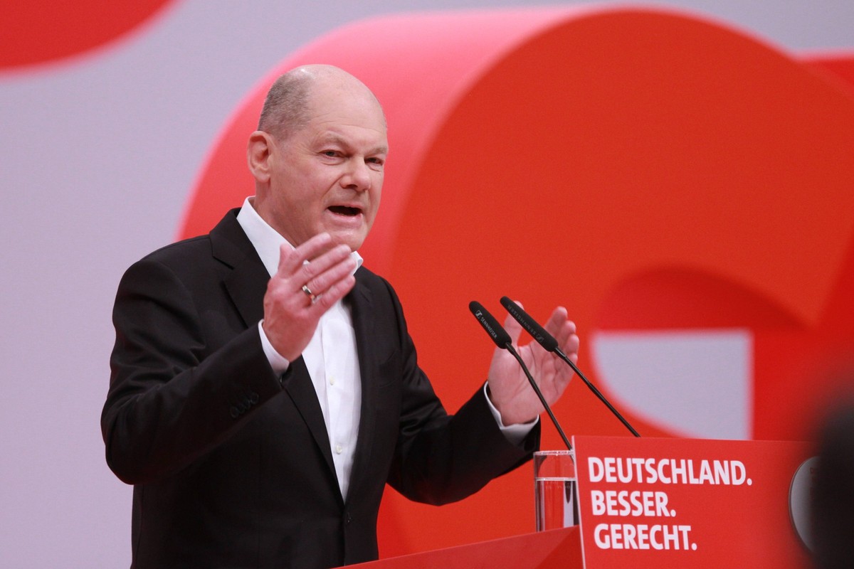 Berlin, Deutschland, 09.12.2023: Bundeskanzler Olaf Scholz h�lt am Samstagvormittag eine Rede auf dem SPD-Bundesparteitag *** Berlin, Germany, 09 12 2023 Federal Chancellor Olaf Scholz delivers a spee ...