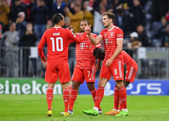 FUSSBALL CHAMPIONS LEAGUE SAISON 2022/2023 Vorrunde Gruppe C 3. Spieltag FC Bayern Muenchen - Viktoria Pilsen 04.10.2022 JUBEL FC Bayern Muenchen nach dem Tor zum 2-0: Leroy Sane, Torschuetze Serge Gn ...