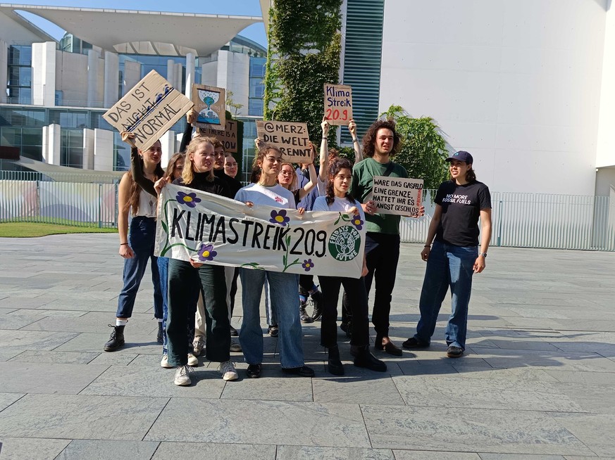 Pressekonferenz vor dem Kanzleramt: Fridays for Future ruft wieder zum globalen Klimastreik auf.