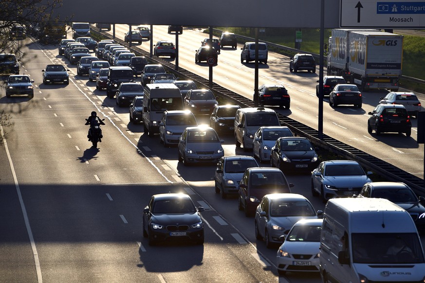Sechs Euro am Tag pro Fahrzeug könnten der Studie zufolge den Verkehr innerhalb des Mittleren Rings in München um durchschnittlich 23 Prozent senken.