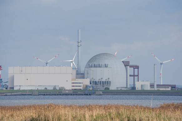 Atomkraftwerk Brokdorf in Schleswig-Holstein zwei Monate vor der geplanten endgültigen StilllegungAtomkraftwerk Brokdorf in Schleswig-Holstein zwei Monate vor der geplanten endgültigen Stilllegung, Br ...