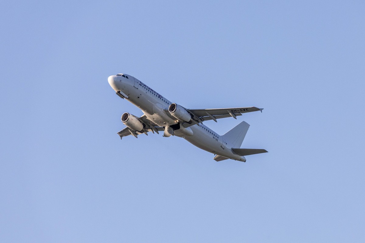 Startendes Flugzeug, Airport DUS - D