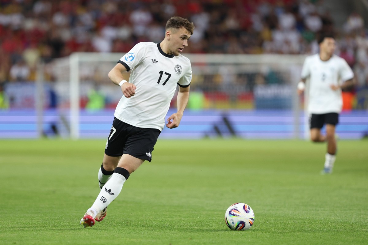 15.06.2025, Slowakei, Dunajska Streda: Fu�ball, U21 M�nner: EM, Tschechien - Deutschland, Vorrunde, Gruppe B, 2. Spieltag. Deutschlands Brajan Gruda am Ball. Foto: Branislav Racko/dpa +++ dpa-Bildfunk ...