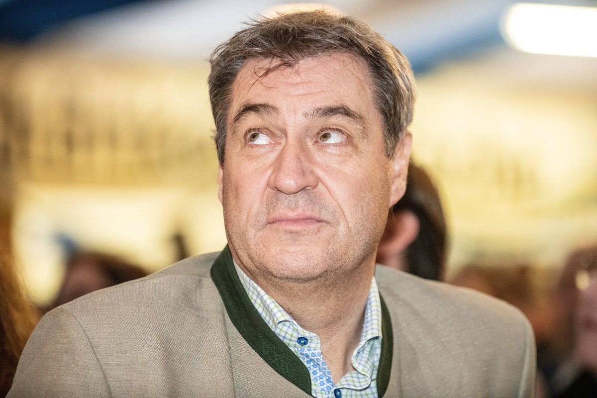 Markus Söder, CSU, Bayerischer Ministerpräsident, Porträt im Bierzelt, Truderinger Festwoche, bayerisches Volksfest, München, 16. Mai 2023 Deutschland, München, 16. Mai 2023, Markus Söder, CSU, Bayeri ...