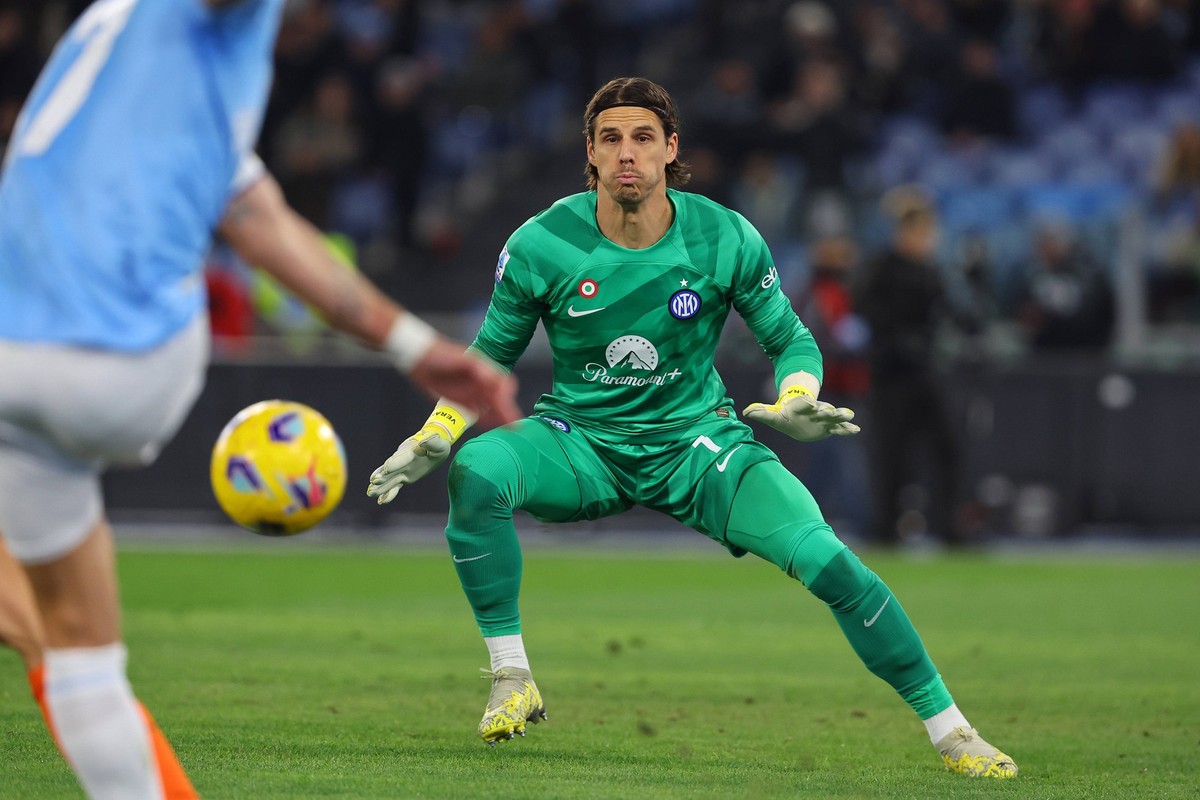 Rome, Italy 17.12.2023: Yann Sommer of Inter in action during the Italian Serie A TIM 2023-2024 football match SS Lazio vs FC Internazionale at Olympic Stadium in Rome. PUBLICATIONxNOTxINxITA Copyrigh ...