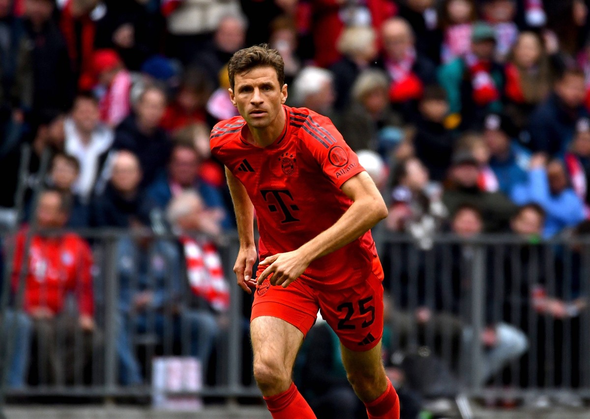 26.04.2025, Allianz Arena, M�nchen, GER, 1.FBL, FC Bayern M�nchen vs 1.FC Mainz 05 , im Bild Thomas M�ller M�nchen DFL regulations prohibit any use of photographs as image sequences and/or quasi-video ...
