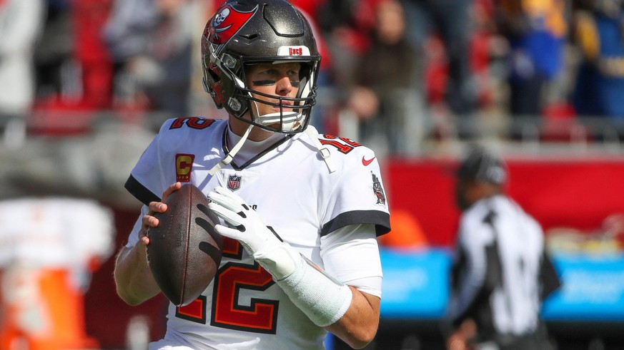 Tom Brady, who technically has a year remaining on his contract with the Bucs, said heÃ¢â¬â¢s in no rush to make a decision on his playing future. (Dirk Shadd/Tampa Bay Times/TNS/ABACAPRESS.COM - NO ...
