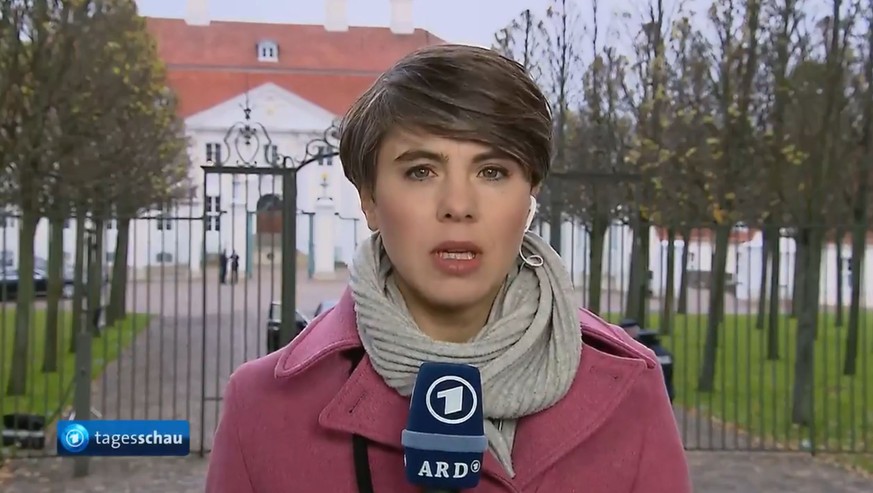 "Tagesschau"-Reporterin Kristin Becker im Einsatz: Hier hatte das Funkloch noch nicht zugeschlagen.