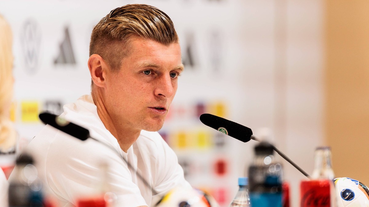 Trainingslager Vorbereitung UEFA EURO 2024 Deutschland 11.06.2024 Toni Kroos Deutschland, 8 Trainingslager Vorbereitung UEFA EURO 2024 Deutschland - Pressekonferenz HerzoBase, Herzogenaurach am 11.06. ...