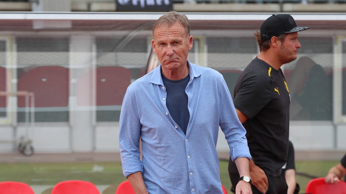 22.07.2023, xtgx, Fussball Testspiel, FC Rot Weiss Erfurt - Borussia Dortmund, v.l. Hans Joachim Watzke Dortmund, Geschaeftsfuehrer DFL/DFB REGULATIONS PROHIBIT ANY USE OF PHOTOGRAPHS as IMAGE SEQUENC ...