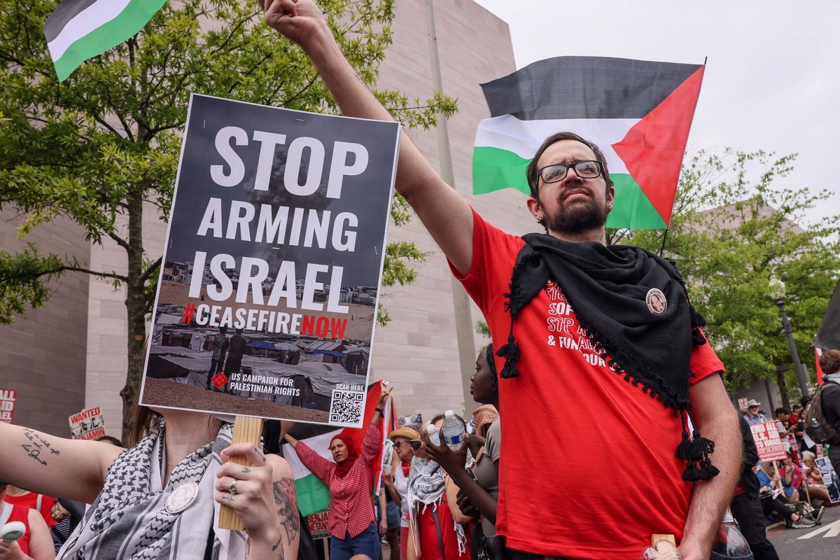 Demonstrators hold up signs during a protest on Pennsylvania Avenue prior to Israeli Prime Minister Benjamin Netanyahu s joint address to Congress at the US Capitol on July 25, 2024 in Washington DC.. ...