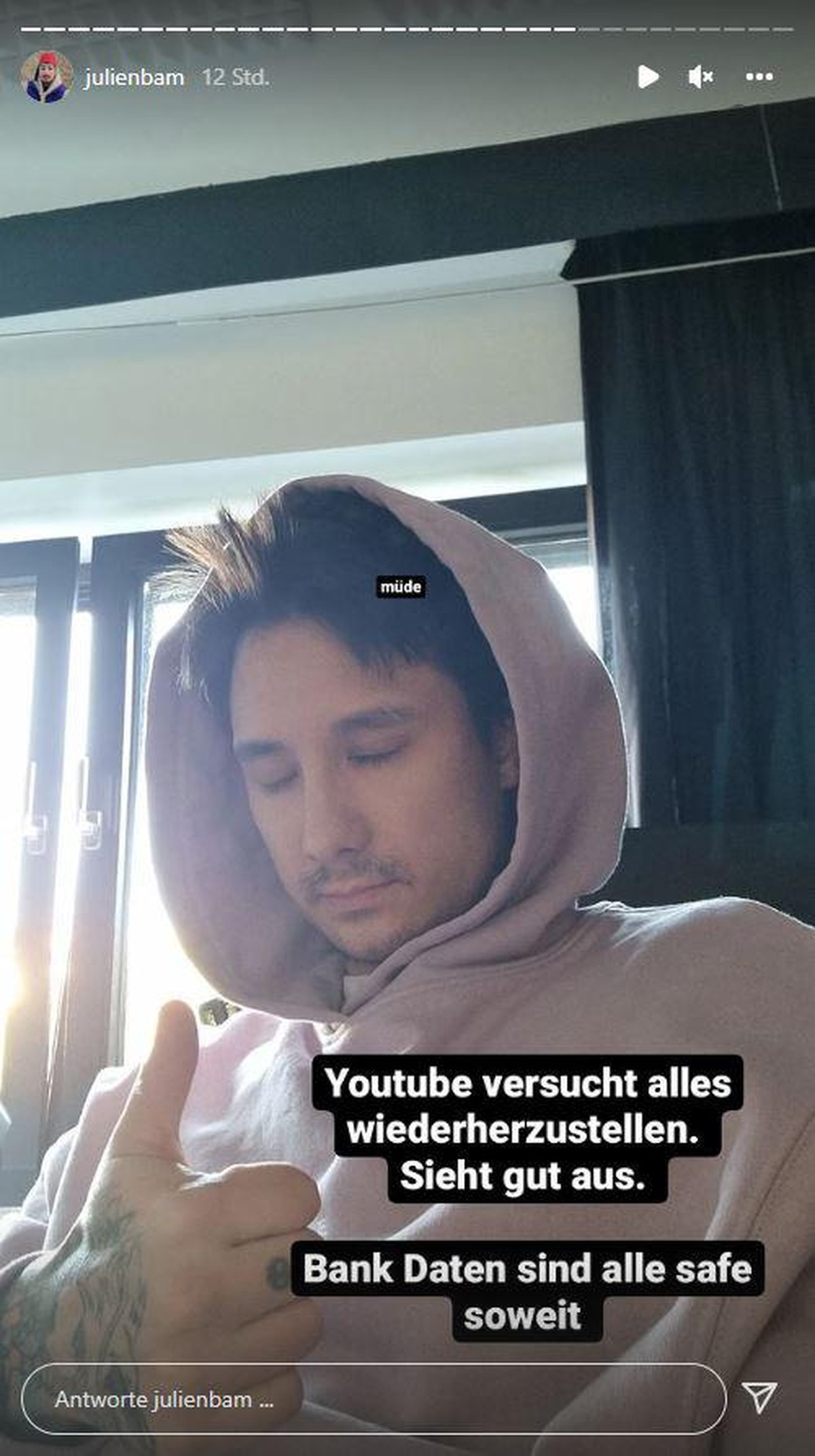 Youtuber Julien Bam zeigte sich sichtlich erschöpft von dem Hacker-Angriff.