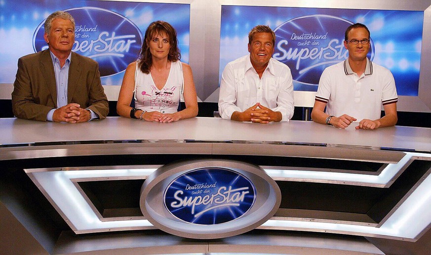 DSDS Pressetermin 2003/2004 - Die DSDS Jury 2003/2004 v.l.n.r. Thomas Stein Geschäftsführer der Bertelsmann Music Group Europe, Musikjournalistin Shona Fraser, Produzent und Musiker Dieter Bohlen und  ...