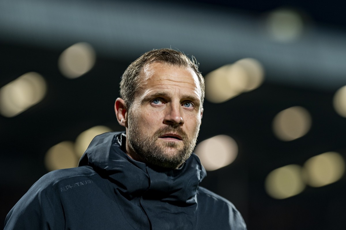27.10.2023, Nordrhein-Westfalen, Bochum: Fußball: Bundesliga, VfL Bochum - FSV Mainz 05, 9. Spieltag, Vonovia Ruhrstadion: Trainer Bo Svensson von Mainz kommt ins Stadion. Bo Svensson ist nach überein ...
