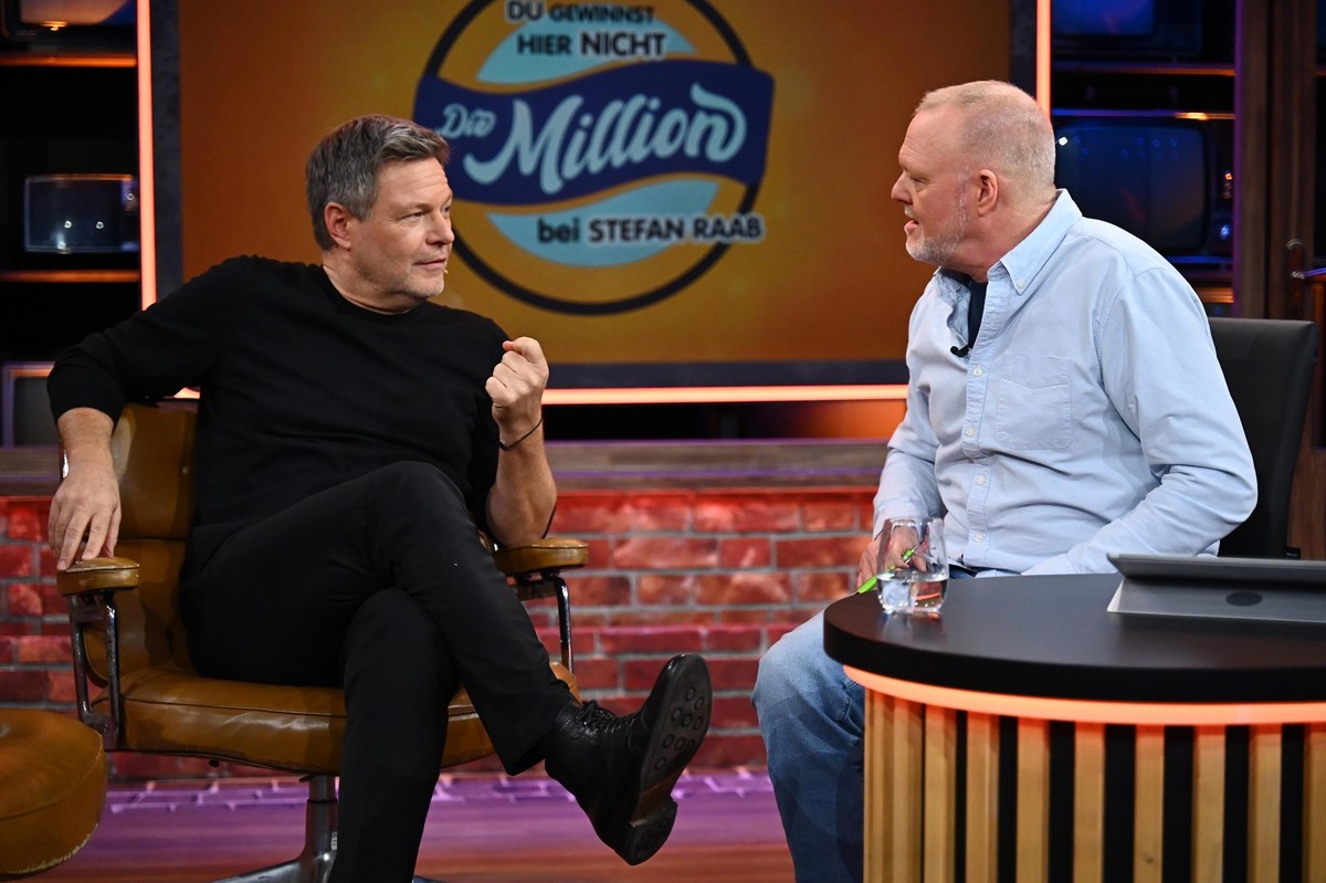 Robert Habeck (l.) zu Gast bei Stefan Raab.

+++ Die Verwendung des sendungsbezogenen Materials ist nur mit dem Hinweis und Verlinkung auf RTL+ gestattet. +++