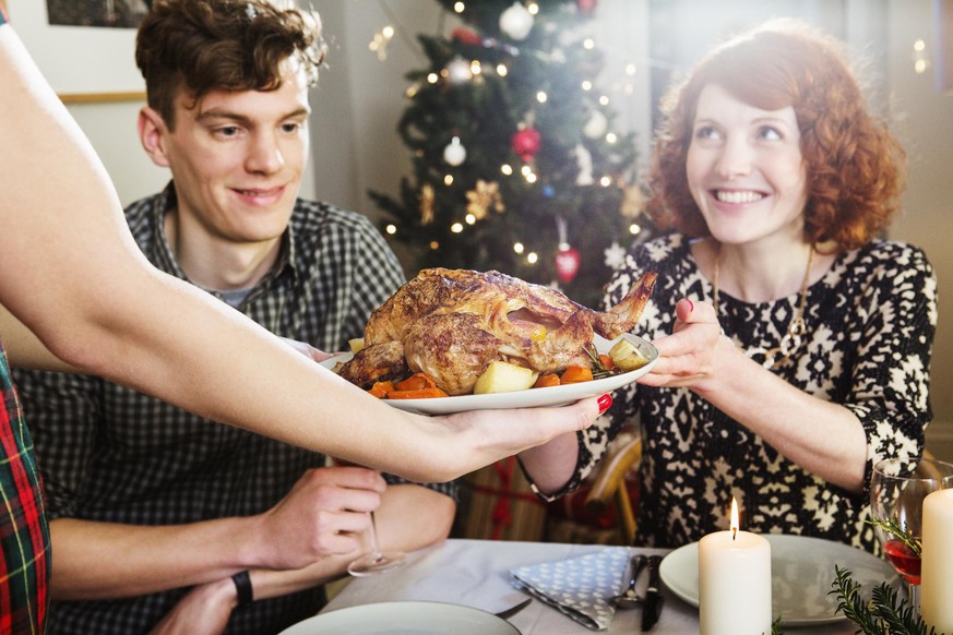 Wenn die Schwiegermutter an Weihnachten Fleisch serviert, ist Widerstand zwecklos, schreibt unsere Kolumnistin – oder zumindest sehr anstrengend.