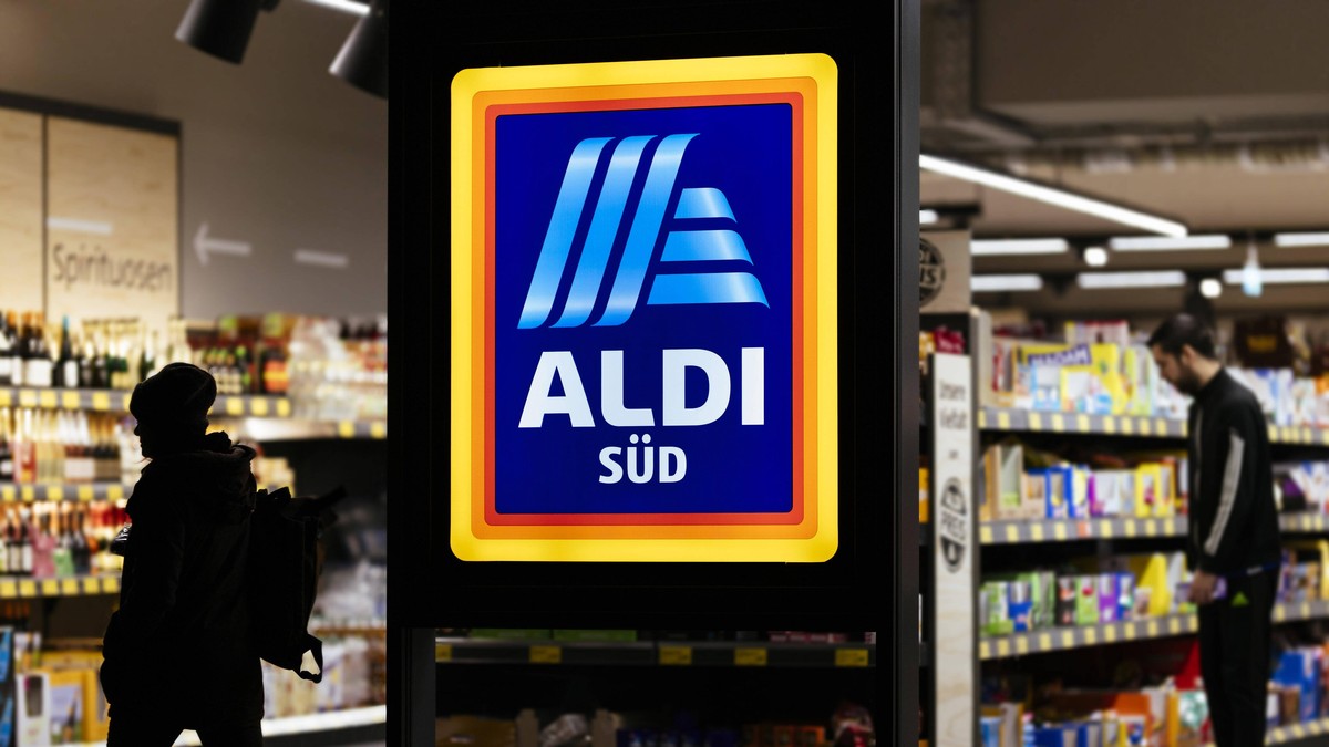 Eine Filiale von Aldi Süd auf der Luxemburger Straße. Köln, 04.04.2020 *** A branch of Aldi Süd on the Luxemburger Straße Cologne, 04 04 2020 Foto:xC.xHardtx/xFuturexImage