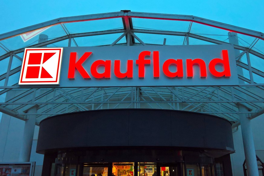 Die Kaufland Stiftung und Co KG ist ein Unternehmen des Lebensmitteleinzelhandels mit Sitz in Neckarsulm. Sie betreibt 1487 Filialen und ist neben Deutschland in sieben weiteren L