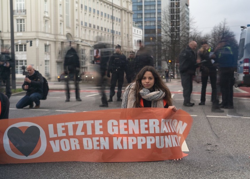 Lea-Maria Rhein hat große Angst vor dem Klimakollaps. Zivilen Widerstand zu leisten, erscheint ihr der letzte Ausweg, um die Politik zum Handeln zu bringen.