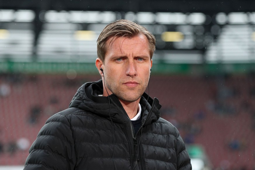 ARCHIV - 05.11.2022, Bayern, Augsburg: Fußball: Bundesliga: Markus Krösche, Sportvorstand von Eintracht Frankfurt im Sky-Interview. Krösche erklärt die Trennung von Trainer Oliver Glasner. (zu dpa: «K ...