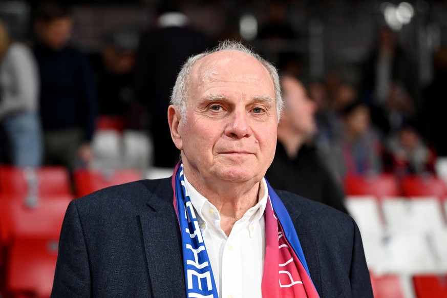 ARCHIV - 09.01.2024, Bayern, München: Basketball: Euroleague, FC Bayern München - Real Madrid. Uli Hoeneß, Ehrenpräsident des FC Bayern München, vor dem Spiel. Hoeneß hat Bayer Leverkusen zum erstmali ...