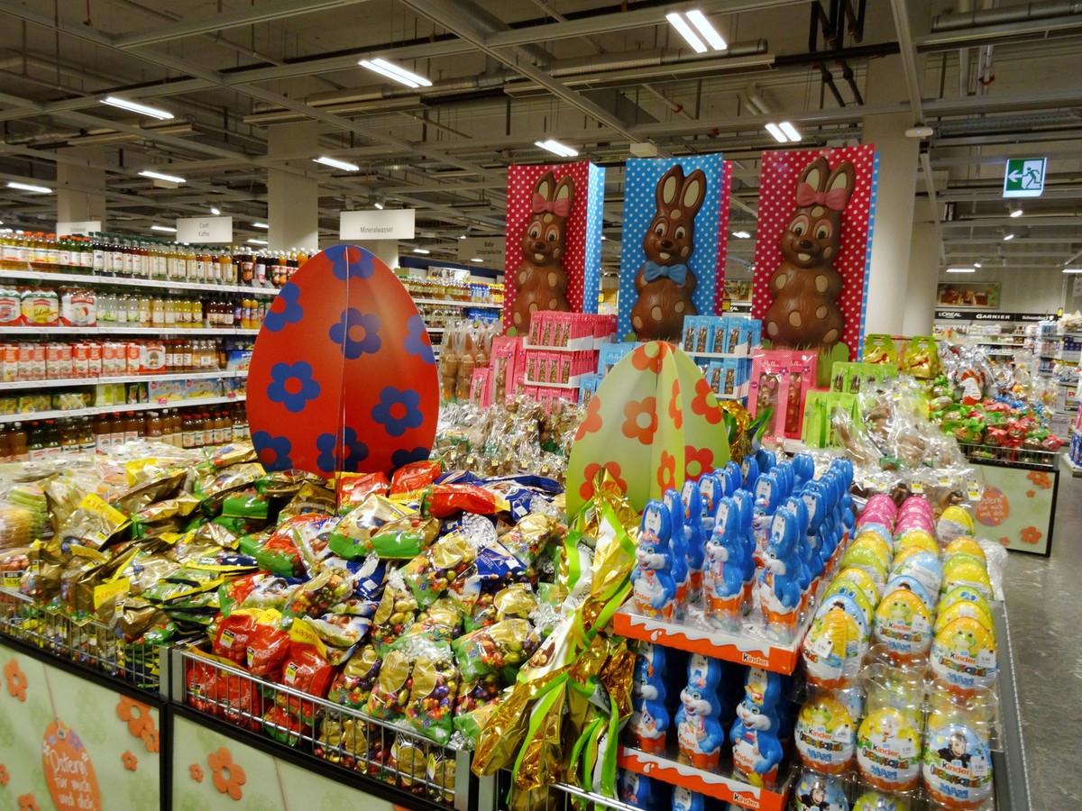 Anton Geisser 06.03.2024 Ostern,Suessigkeiten,Brauchtum. Bild : Halba Osterhasen Suessigkeiten *** Anton Geisser 06 03 2024 Easter,sweets,customs picture Halba Easter bunny sweets