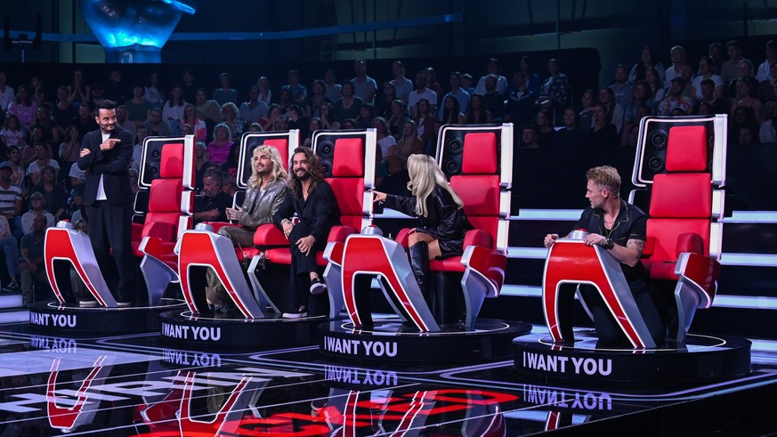 HANDOUT - 18.09.2023, ---, -: Giovanni Zarrella (l-r, Bill Kaulitz und Tom Kaulitz, Shirin David und Ronan Keating in der Kulisse der 13. Staffel der TV-Show &quot;The Voice of Germany&quot;, die ab D ...