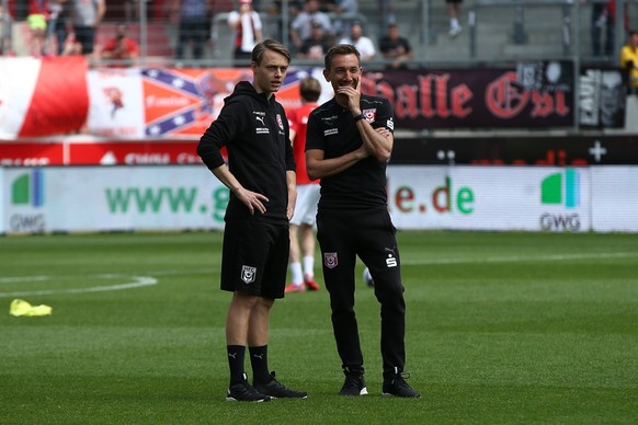 Max Bergmann (l.) und Cheftrainer André Meyer.