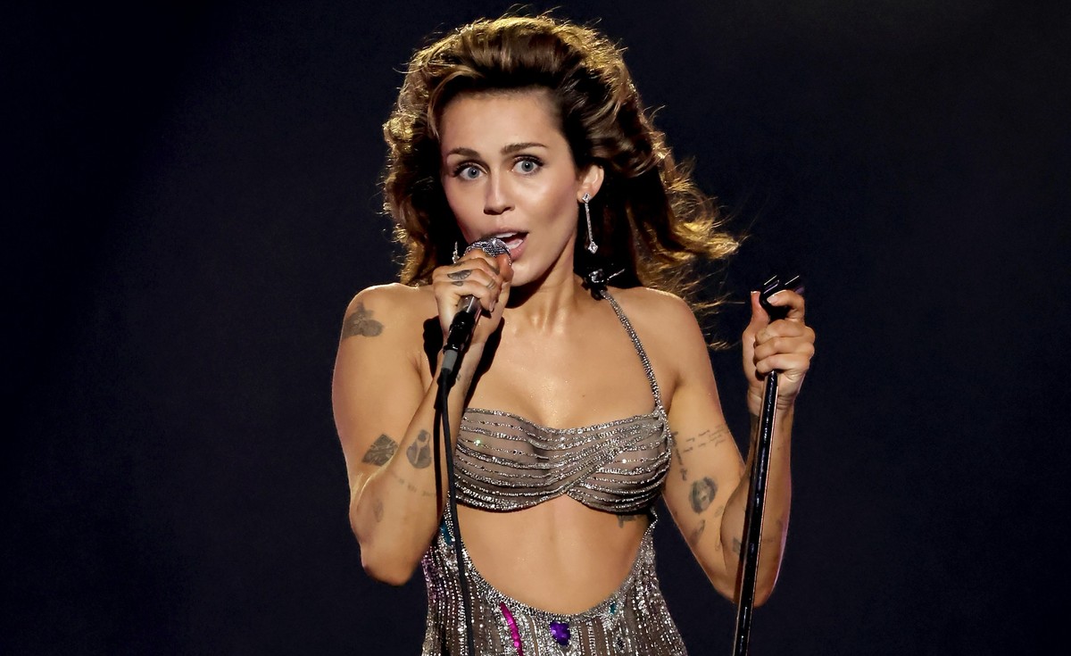 LOS ANGELES, CALIFORNIA - FEBRUARY 04: Miley Cyrus performs onstage during the 66th GRAMMY Awards at Crypto.com Arena on February 04, 2024 in Los Angeles, California. (Photo by Kevin Winter/Getty Imag ...